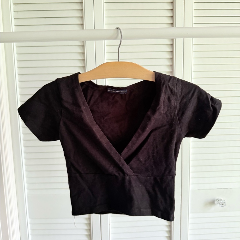 🖤 Brandy Melville Wrap Crop Top – One Size (fits like a small)